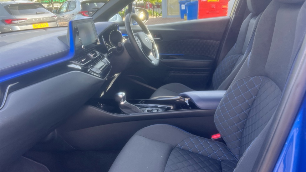 Toyota C-HR 2.0 Hybrid Dynamic 5dr CVT Hybrid Hatchback - Image 5