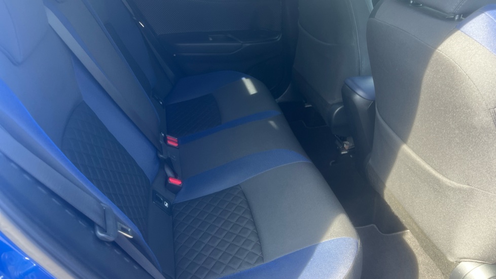 Toyota C-HR 2.0 Hybrid Dynamic 5dr CVT Hybrid Hatchback - Image 8