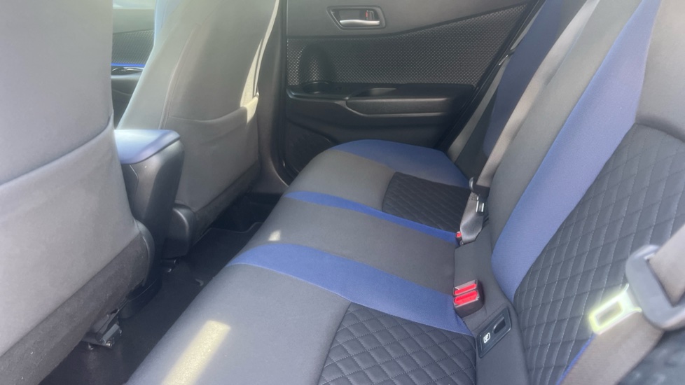 Toyota C-HR 2.0 Hybrid Dynamic 5dr CVT Hybrid Hatchback - Image 15