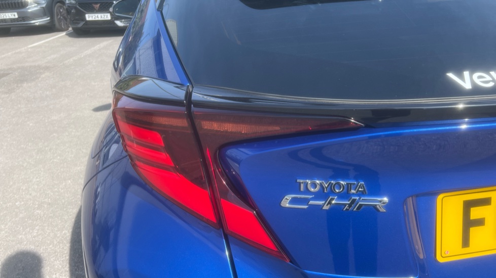 Toyota C-HR 2.0 Hybrid Dynamic 5dr CVT Hybrid Hatchback - Image 21
