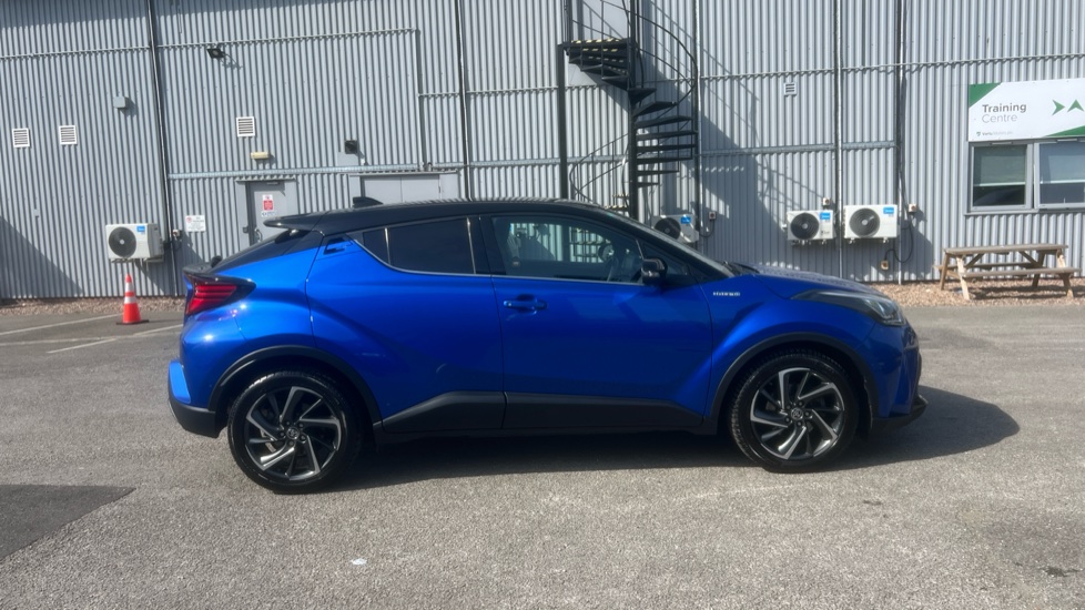 Toyota C-HR 2.0 Hybrid Dynamic 5dr CVT Hybrid Hatchback - Image 23