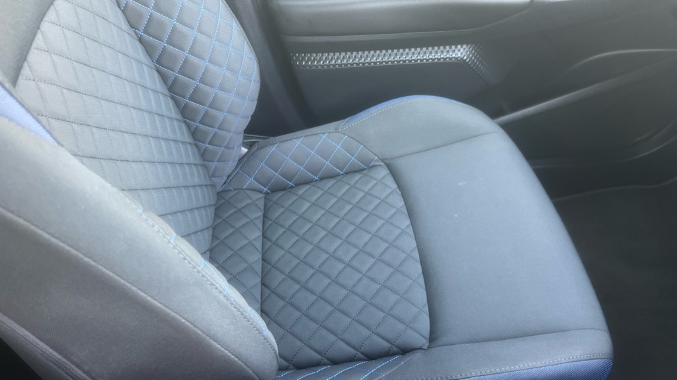 Toyota C-HR 2.0 Hybrid Dynamic 5dr CVT Hybrid Hatchback - Image 28