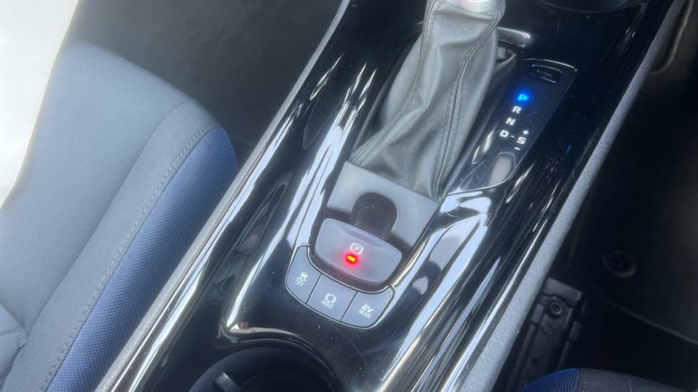 Toyota C-HR 2.0 Hybrid Dynamic 5dr CVT Hybrid Hatchback - Image 34
