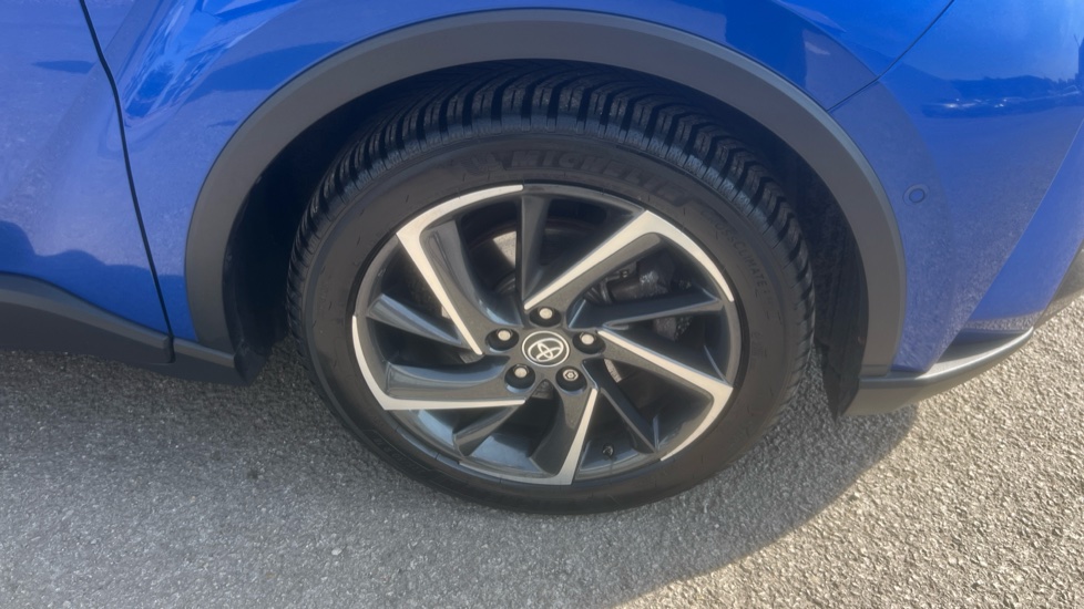 Toyota C-HR 2.0 Hybrid Dynamic 5dr CVT Hybrid Hatchback - Image 36