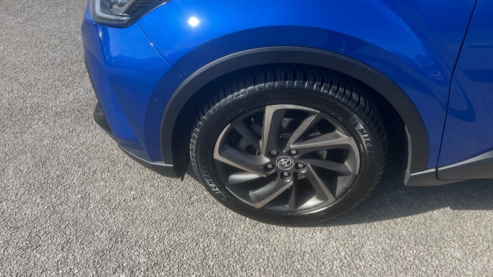Toyota C-HR 2.0 Hybrid Dynamic 5dr CVT Hybrid Hatchback - Image 39