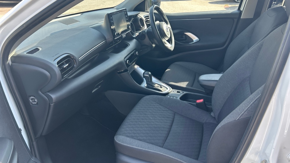 Toyota Yaris 1.5 Hybrid Design 5dr CVT Hybrid Hatchback - Image 5