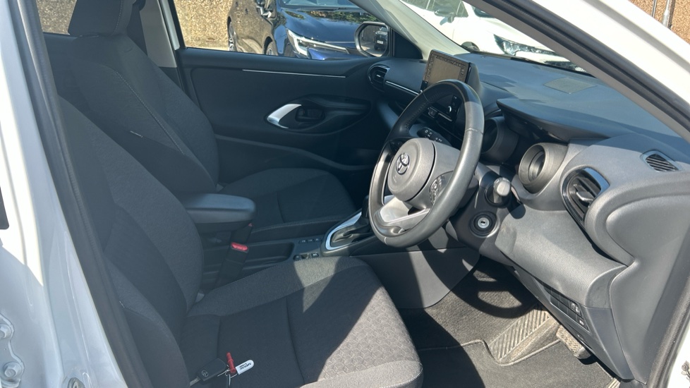 Toyota Yaris 1.5 Hybrid Design 5dr CVT Hybrid Hatchback - Image 12