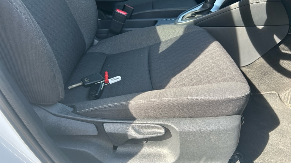 Toyota Yaris 1.5 Hybrid Design 5dr CVT Hybrid Hatchback - Image 17