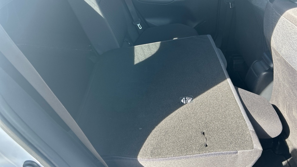 Toyota Yaris 1.5 Hybrid Design 5dr CVT Hybrid Hatchback - Image 18