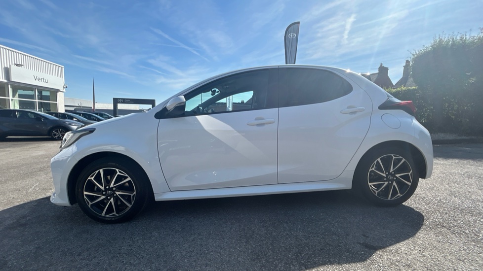 Toyota Yaris 1.5 Hybrid Design 5dr CVT Hybrid Hatchback - Image 24