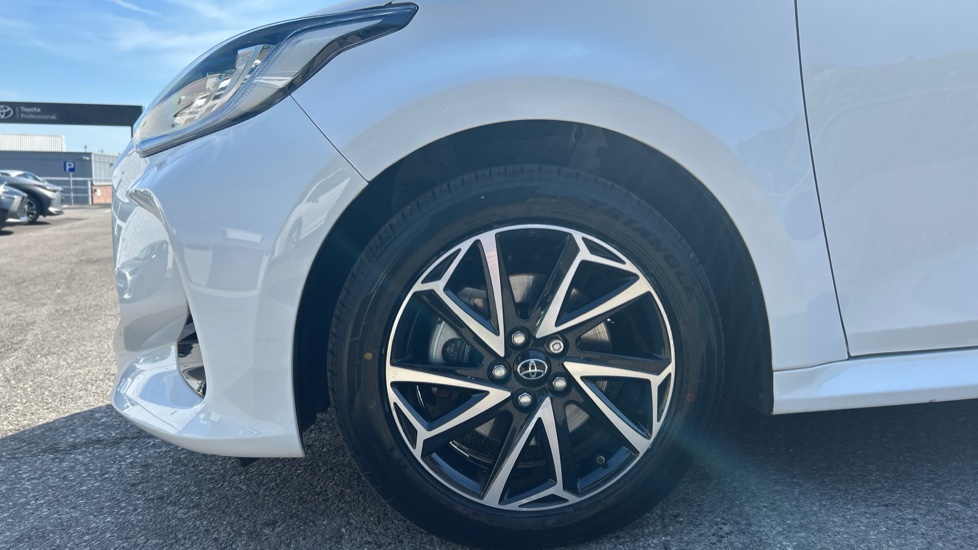 Toyota Yaris 1.5 Hybrid Design 5dr CVT Hybrid Hatchback - Image 25