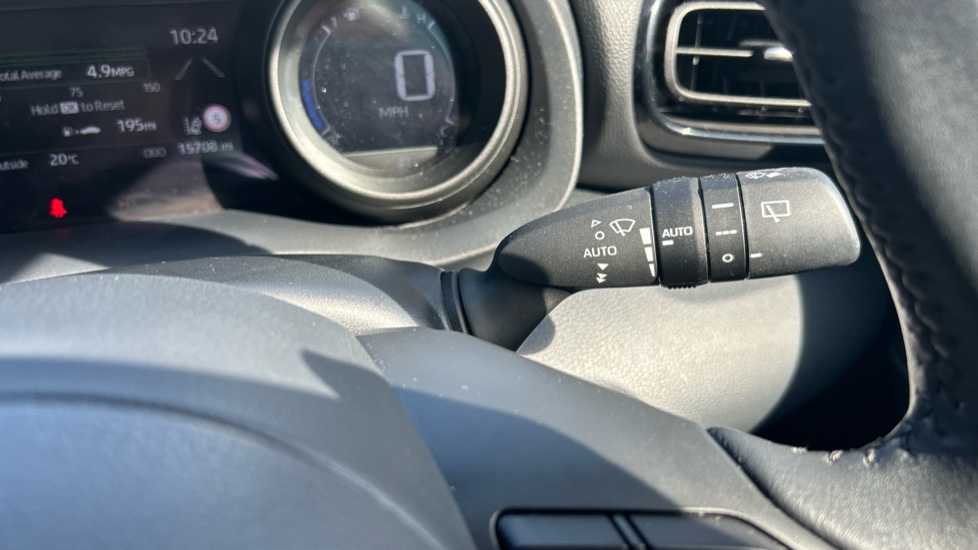 Toyota Yaris 1.5 Hybrid Design 5dr CVT Hybrid Hatchback - Image 32
