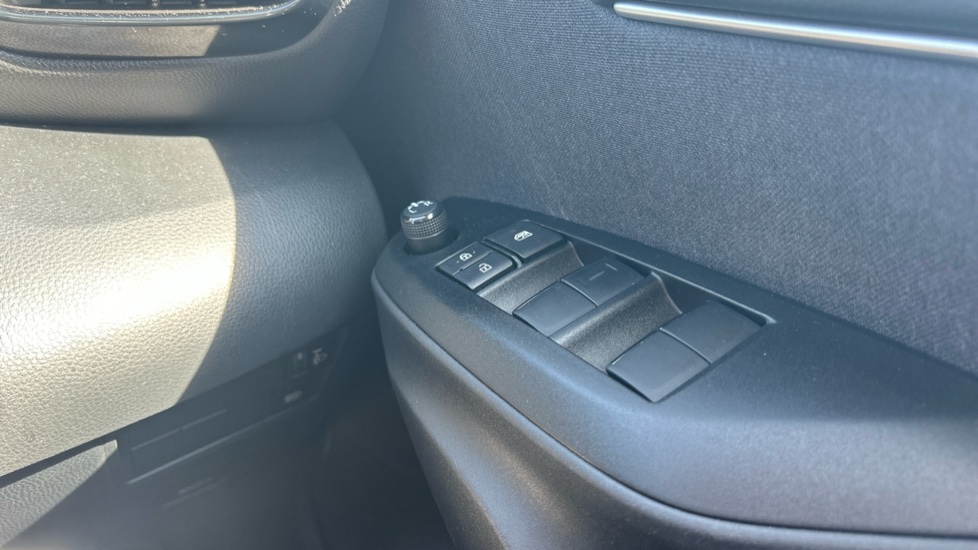 Toyota Yaris 1.5 Hybrid Design 5dr CVT Hybrid Hatchback - Image 33