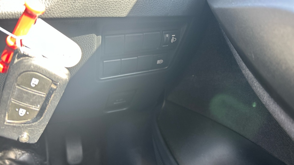 Toyota Yaris 1.5 Hybrid Design 5dr CVT Hybrid Hatchback - Image 34