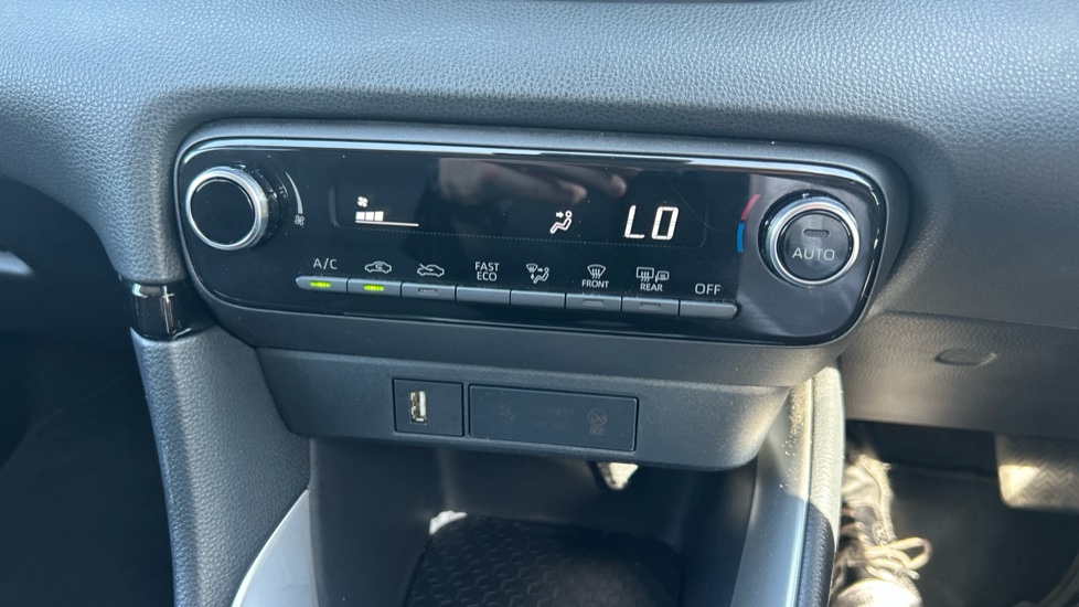 Toyota Yaris 1.5 Hybrid Design 5dr CVT Hybrid Hatchback - Image 39