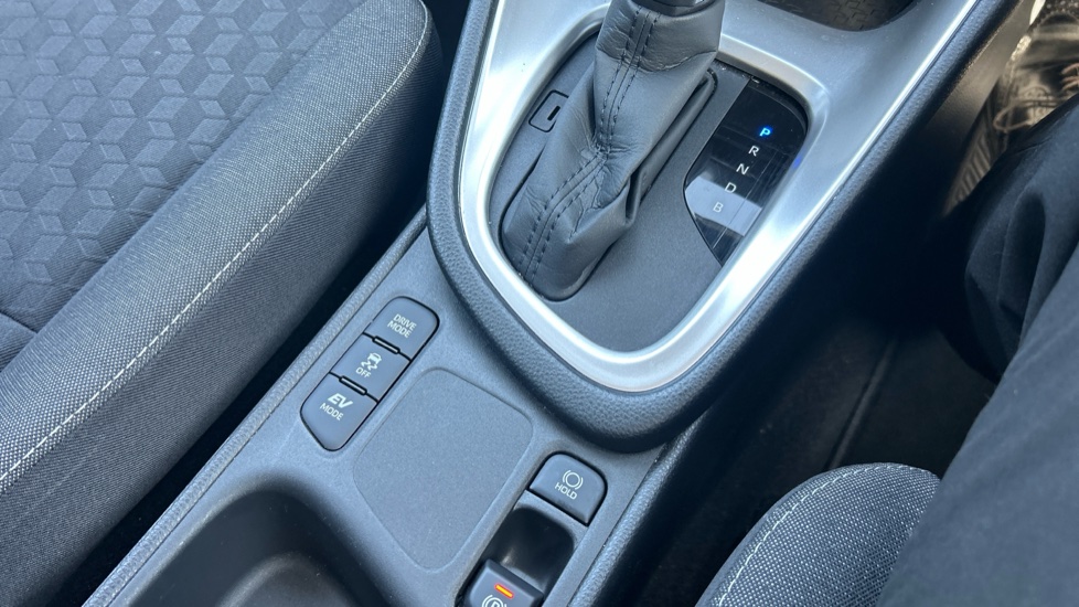 Toyota Yaris 1.5 Hybrid Design 5dr CVT Hybrid Hatchback - Image 40
