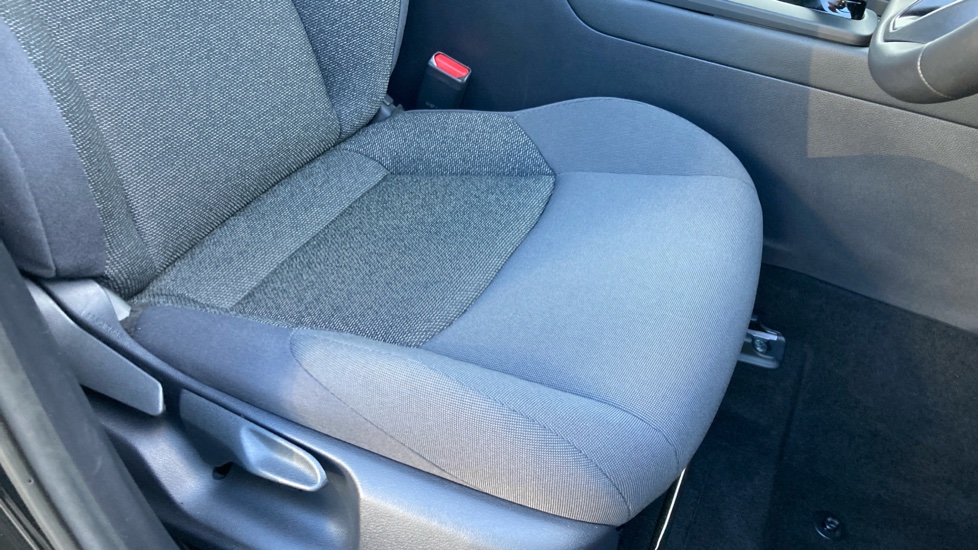 Toyota C-HR 1.8 Hybrid Icon 5dr CVT Hybrid Hatchback - Image 17