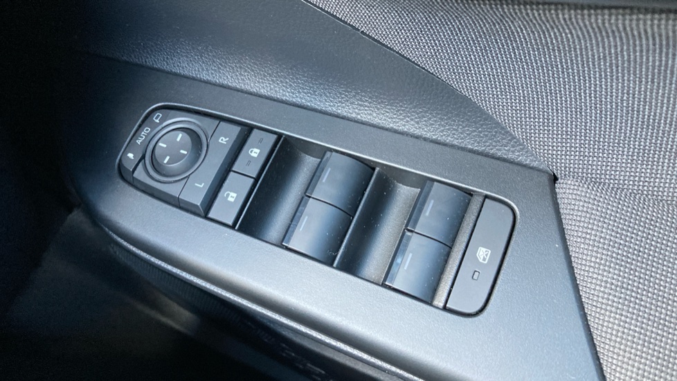 Toyota C-HR 1.8 Hybrid Icon 5dr CVT Hybrid Hatchback - Image 30