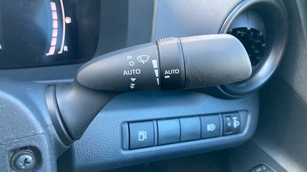 Toyota C-HR 1.8 Hybrid Icon 5dr CVT Hybrid Hatchback - Image 32