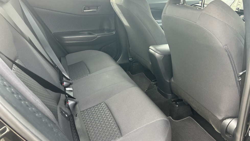 Toyota C-HR 1.8 Hybrid Icon 5dr CVT Hybrid Hatchback - Image 8