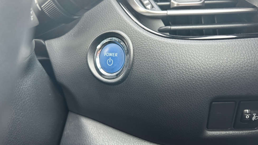 Toyota C-HR 1.8 Hybrid Icon 5dr CVT Hybrid Hatchback - Image 16