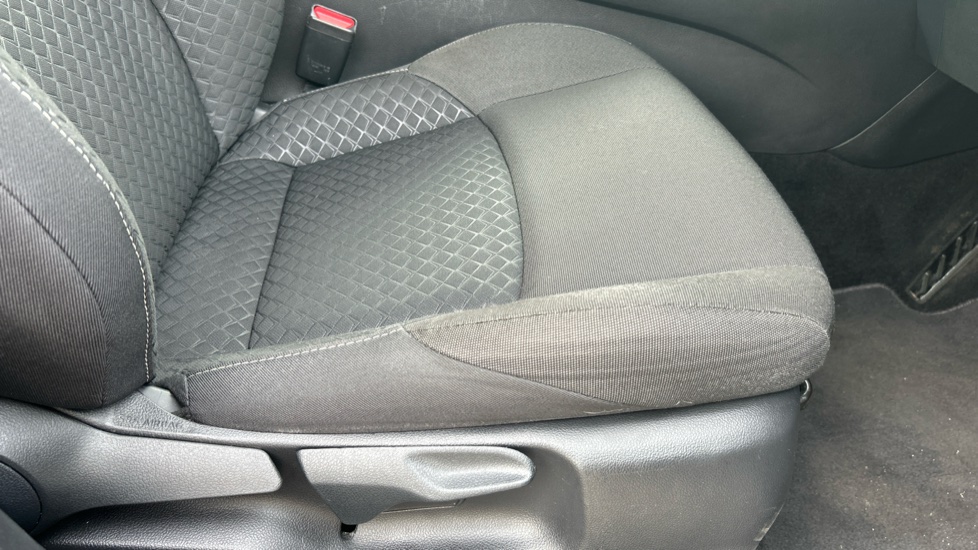 Toyota C-HR 1.8 Hybrid Icon 5dr CVT Hybrid Hatchback - Image 17