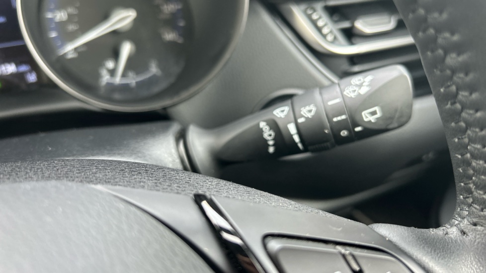 Toyota C-HR 1.8 Hybrid Icon 5dr CVT Hybrid Hatchback - Image 33