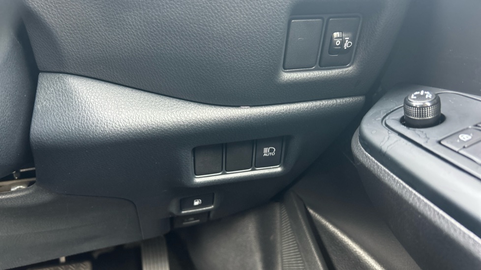 Toyota C-HR 1.8 Hybrid Icon 5dr CVT Hybrid Hatchback - Image 35