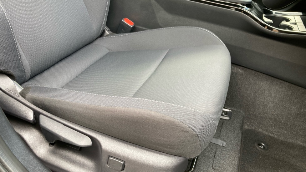 Toyota Prius 2.0 PHEV Design 5dr CVT Hatchback - Image 17