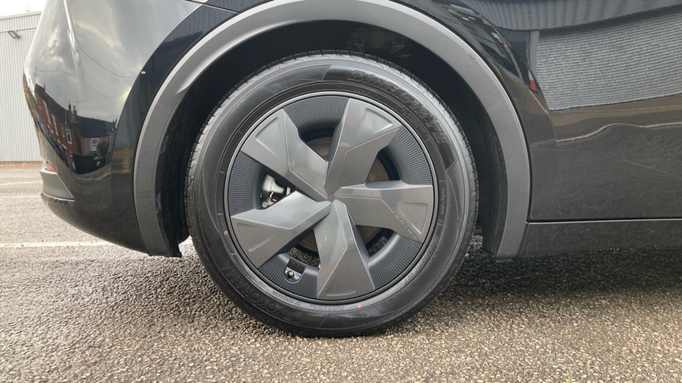 Toyota Prius 2.0 PHEV Design 5dr CVT Hatchback - Image 25