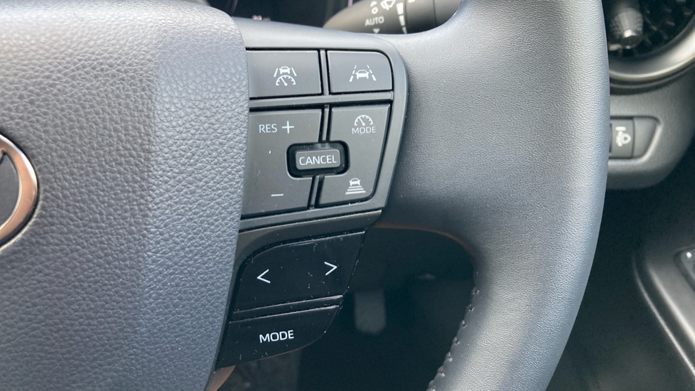 Toyota C-HR 1.8 Hybrid Icon 5dr CVT Hybrid Hatchback - Image 31