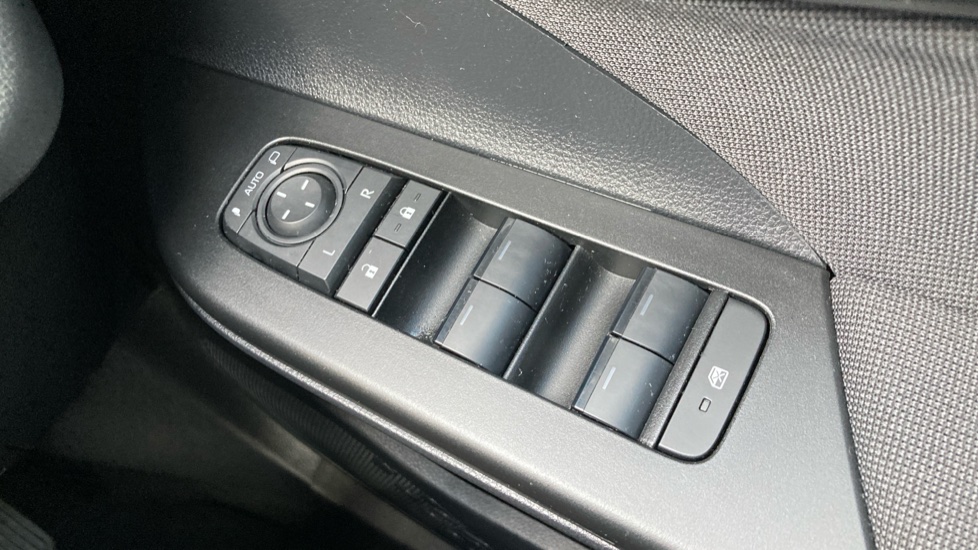 Toyota C-HR 1.8 Hybrid Icon 5dr CVT Hybrid Hatchback - Image 32