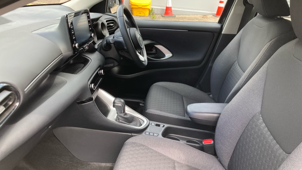Toyota Yaris 1.5 Hybrid Design 5dr CVT Hybrid Hatchback - Image 5