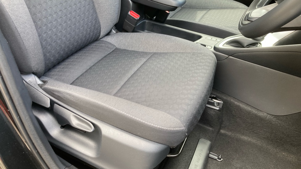Toyota Yaris 1.5 Hybrid Design 5dr CVT Hybrid Hatchback - Image 17