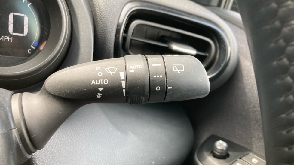 Toyota Yaris 1.5 Hybrid Design 5dr CVT Hybrid Hatchback - Image 33