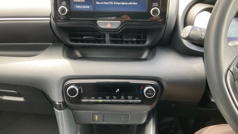 Toyota Yaris 1.5 Hybrid Design 5dr CVT Hybrid Hatchback - Image 34