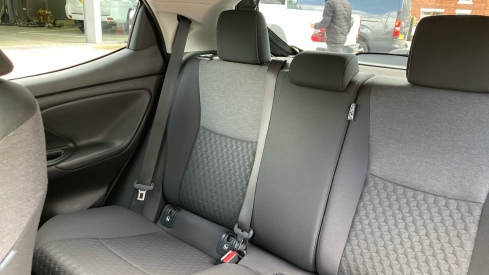 Toyota Yaris 1.5 Hybrid Design 5dr CVT Hybrid Hatchback - Image 41