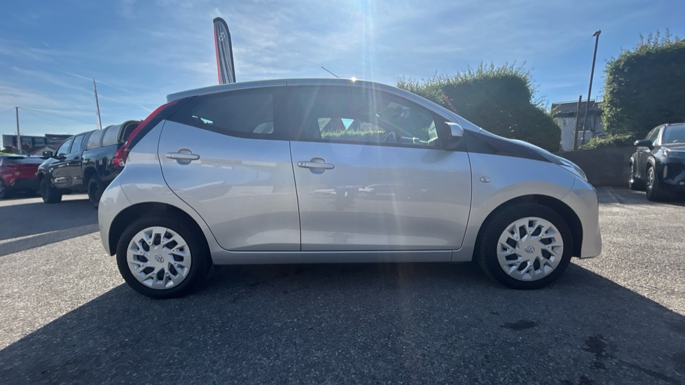 Toyota Aygo 1.0 VVT-i X-Play 5dr Petrol Hatchback - Image 23
