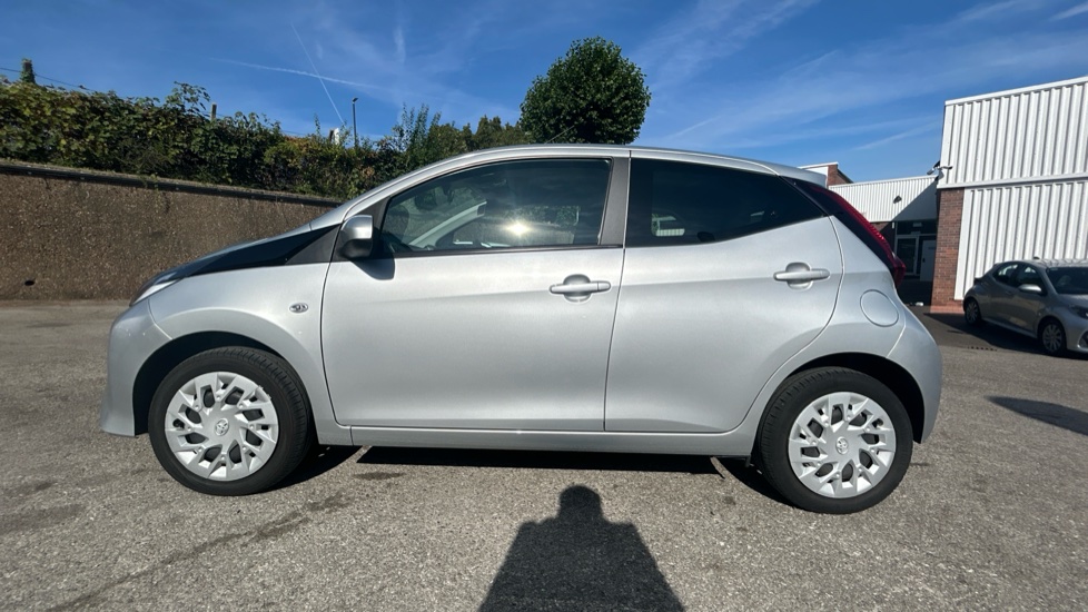 Toyota Aygo 1.0 VVT-i X-Play 5dr Petrol Hatchback - Image 24
