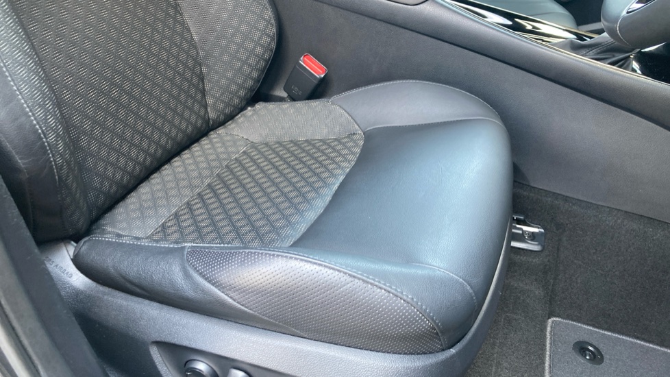 Toyota C-HR 1.8 Hybrid Excel 5dr CVT Hybrid Hatchback - Image 17