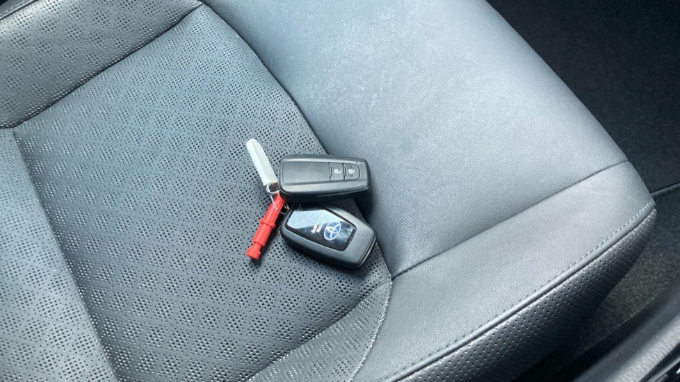 Toyota C-HR 1.8 Hybrid Excel 5dr CVT Hybrid Hatchback - Image 28