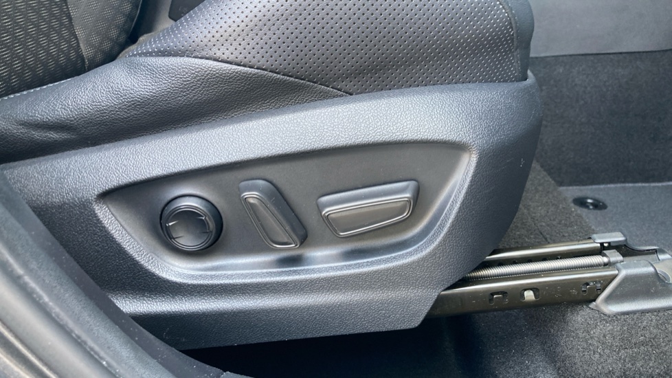 Toyota C-HR 1.8 Hybrid Excel 5dr CVT Hybrid Hatchback - Image 30