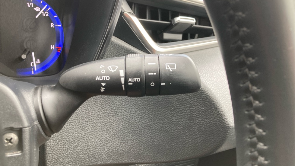 Toyota Corolla 1.8 VVT-i Hybrid Excel 5dr CVT Hybrid Hatchback - Image 32