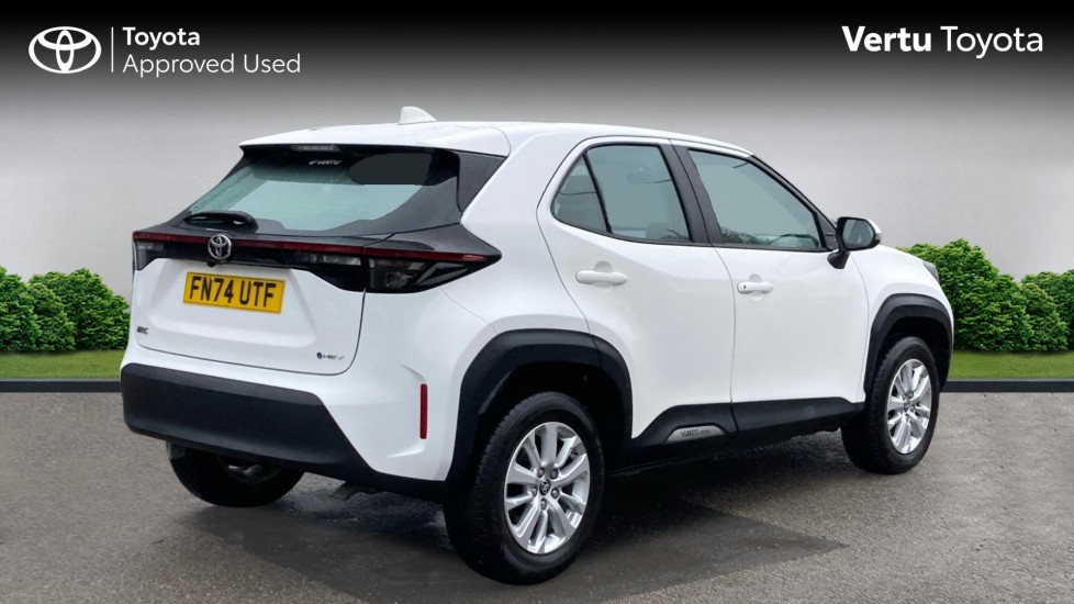 Toyota Yaris Cross 1.5 Hybrid Icon 5dr CVT Hybrid Estate - Image 2