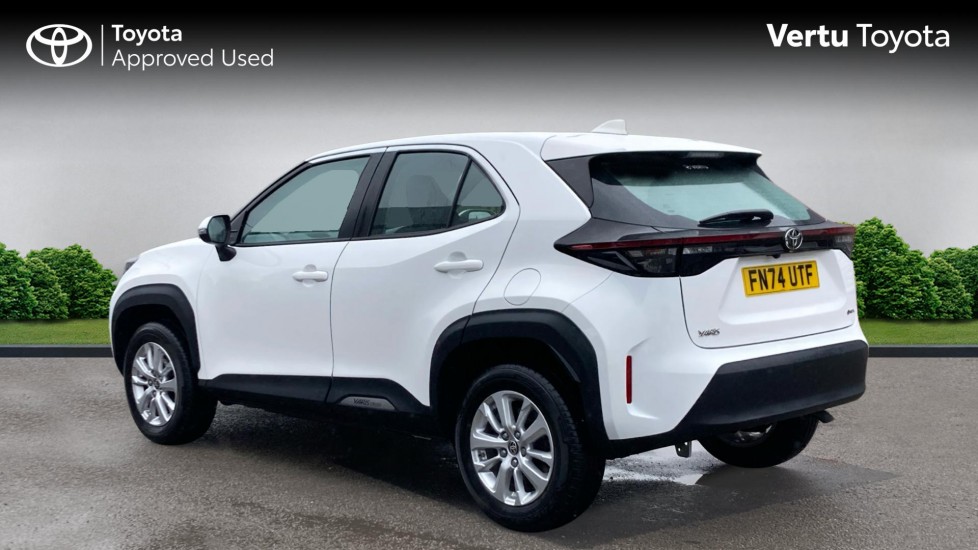 Toyota Yaris Cross 1.5 Hybrid Icon 5dr CVT Hybrid Estate - Image 4