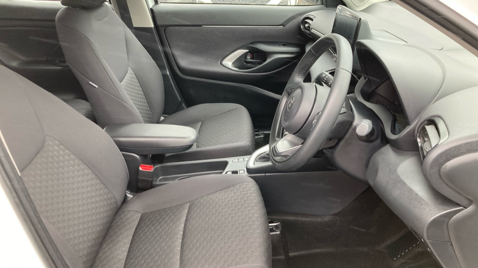 Toyota Yaris Cross 1.5 Hybrid Icon 5dr CVT Hybrid Estate - Image 12