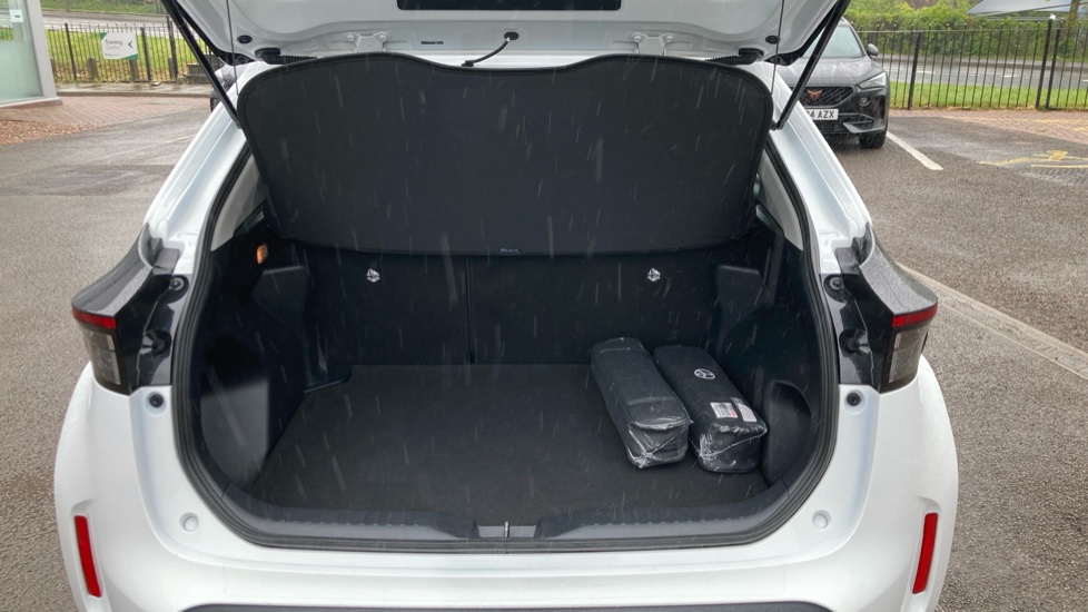 Toyota Yaris Cross 1.5 Hybrid Icon 5dr CVT Hybrid Estate - Image 13