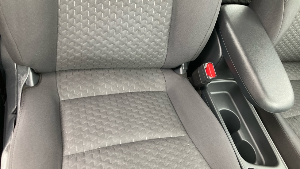Toyota Yaris Cross 1.5 Hybrid Icon 5dr CVT Hybrid Estate - Image 14