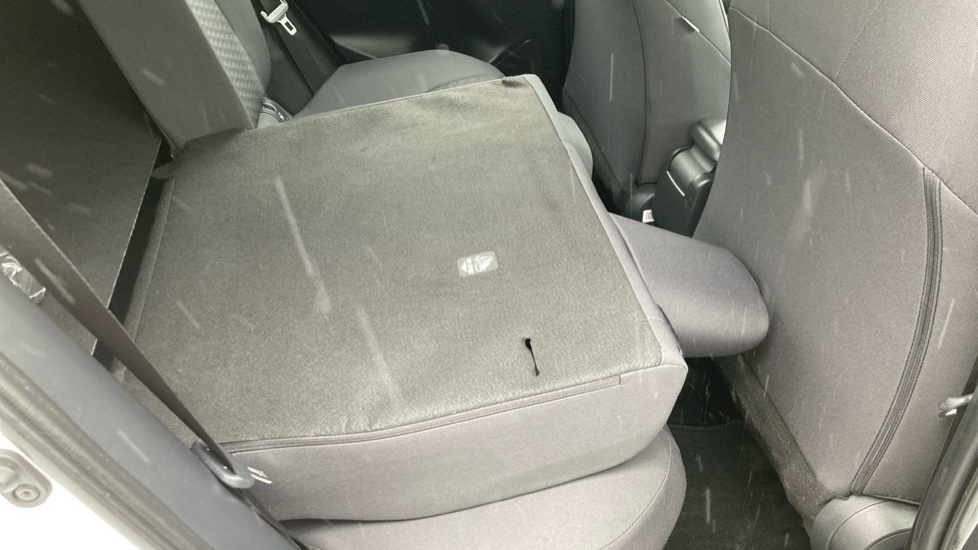 Toyota Yaris Cross 1.5 Hybrid Icon 5dr CVT Hybrid Estate - Image 18