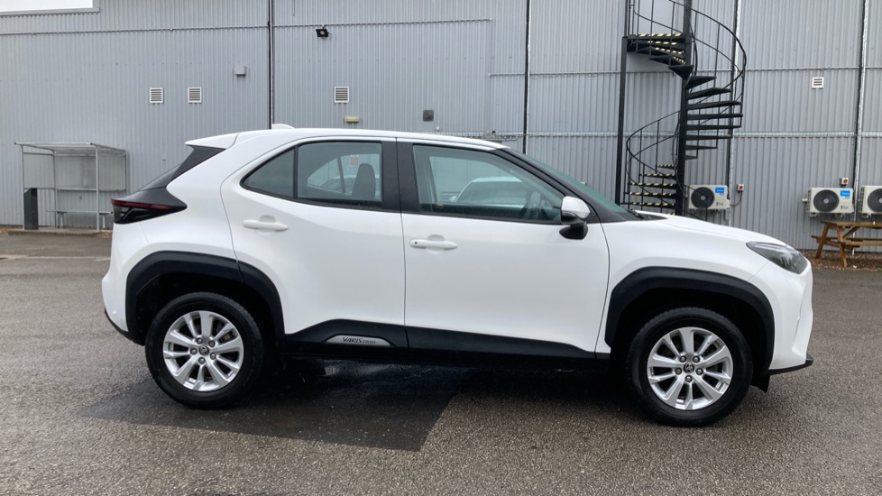 Toyota Yaris Cross 1.5 Hybrid Icon 5dr CVT Hybrid Estate - Image 23